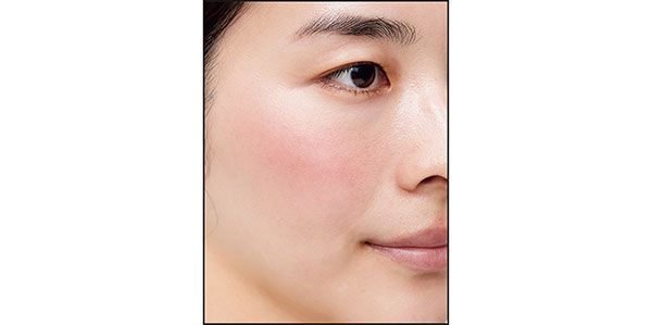 カラーリングシアーチークス（グロウ） 06 使用