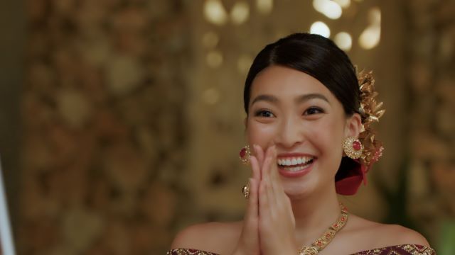 カクテルパーティーを楽しむ亜樹さん