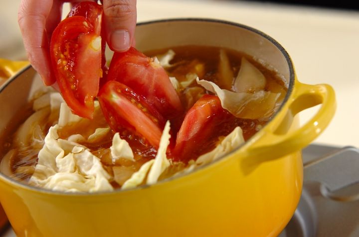 キャベツとベーコンのコンソメ鍋の作り方2