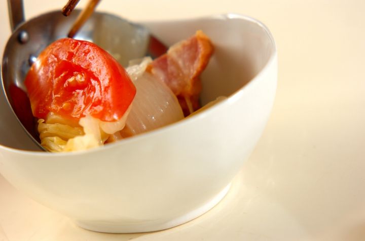 キャベツとベーコンのコンソメ鍋の作り方3