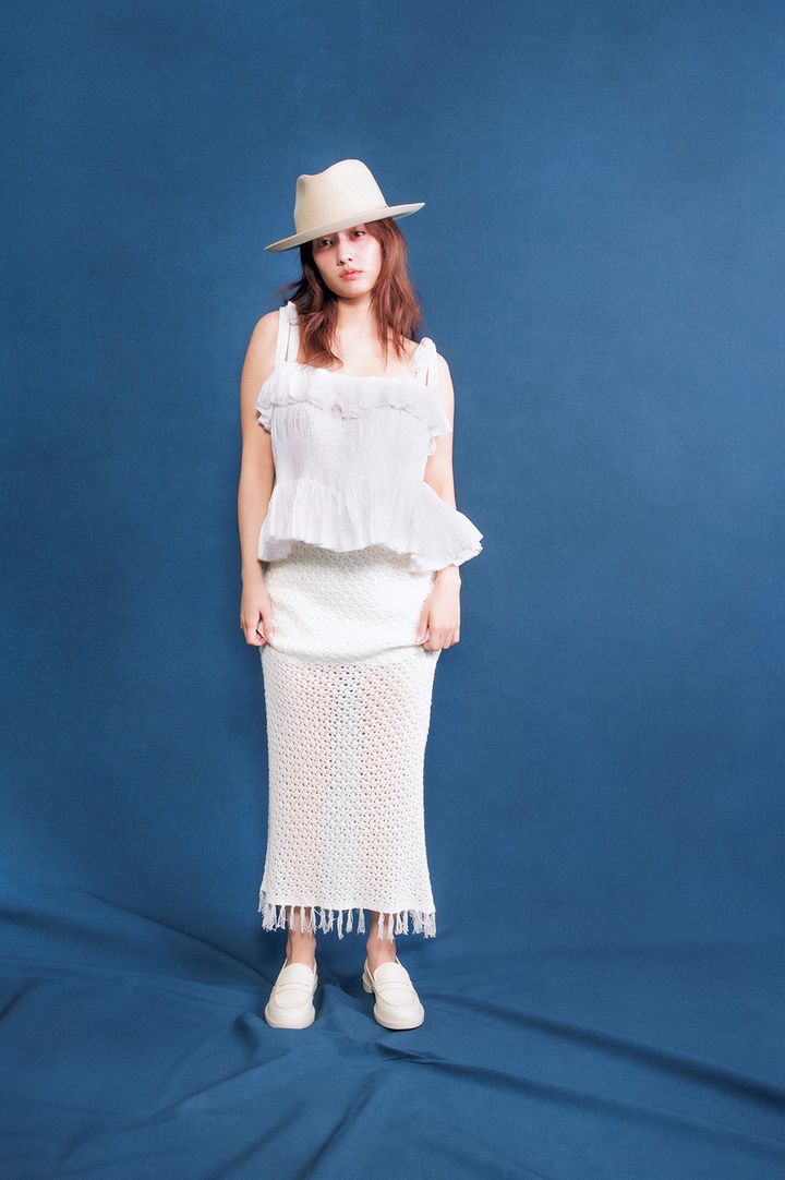 谷まりあの肌見せ