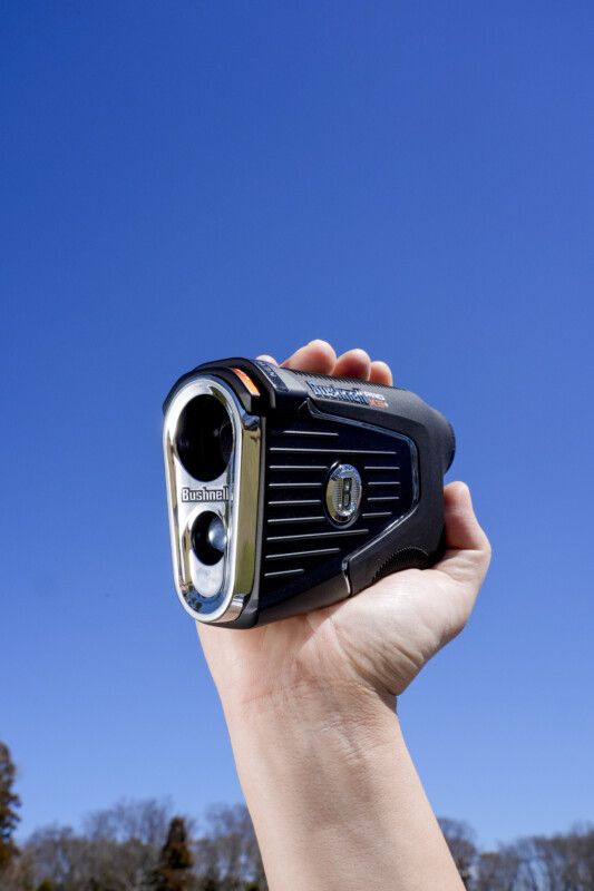 600ヤード先まで測れる最新距離測定器！風の情報までわかるスグレモノ