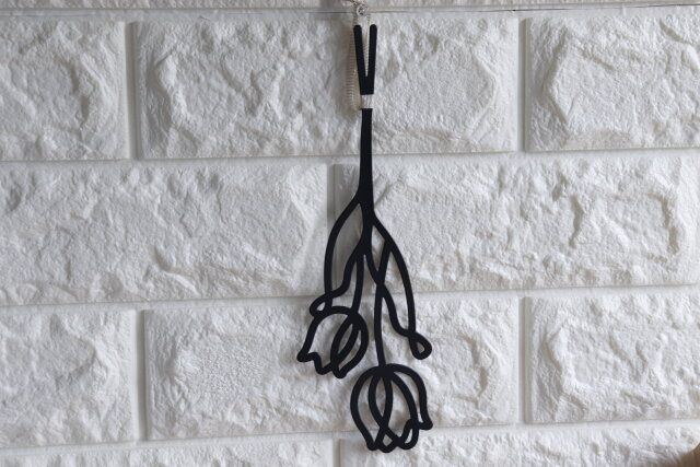 ダイソーの吊るせるワイヤーフラワー（チューリップ）