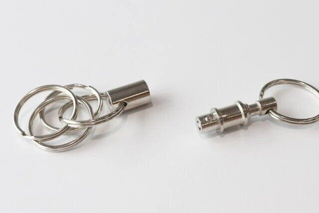 ダイソー 取り外し可能なキーリング 先端のパーツと本体を簡単に分離できる