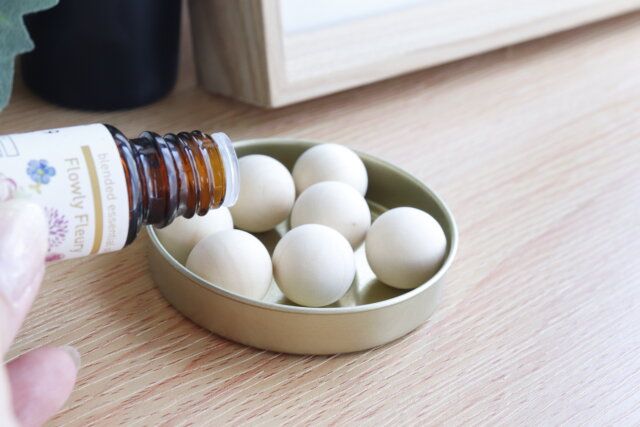 セリアの便利なウッドアロマボール8pcs