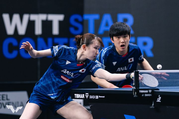 早田ひな、張本智和（C）WTT