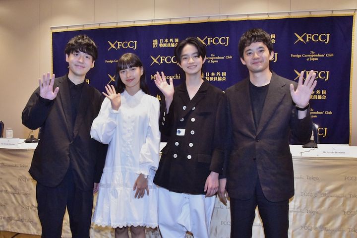 越山敬達と中西希亜良、スケートしながらの演技に苦戦!?『ぼくのお日さま』外国特派員協会記者会見