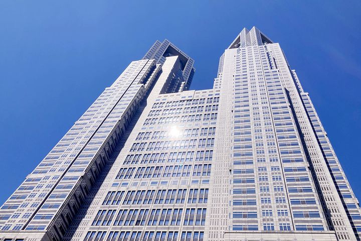 不安な保護者のイメージ