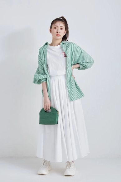 どんなシーンでも着れるナチュラルコーデ