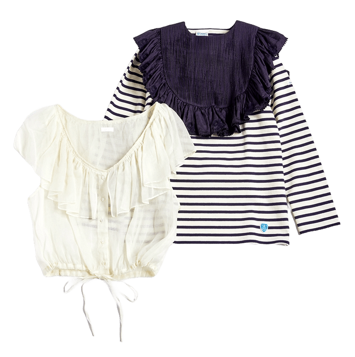 ネイビー×ホワイト のボーダートップスに、スウィートなフリルアイテムを重ねてドレスアップ。