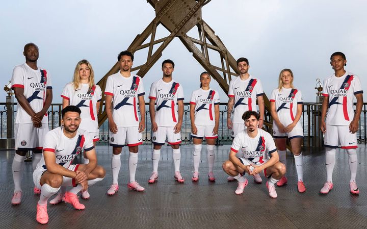 エッフェル塔が復活！PSGが新アウェイユニフォームを発表 パリ五輪イヤーに「パリの象徴」を芸術的に描く