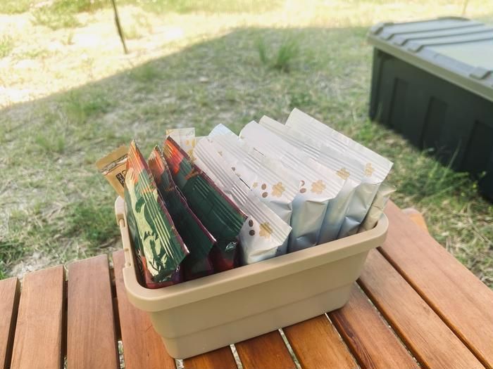 インスタントコーヒーを入れているバックルボックス