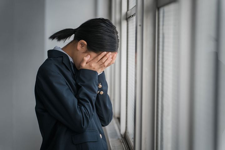 外見にコンプレックスを持つ子どものイメージ