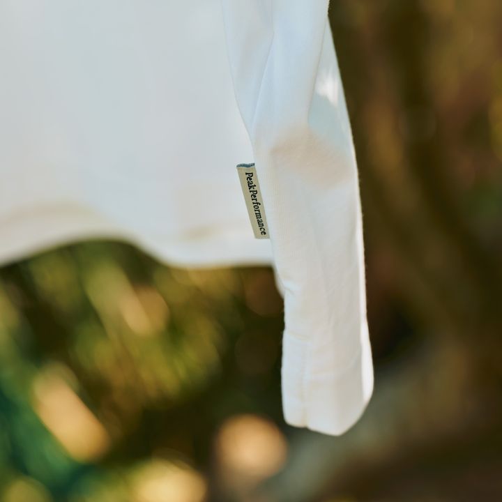 《ピークパフォーマンス》の白Tシャツで、おしゃれなパフォーマンス力もアップ！【マイスタンダードブック】