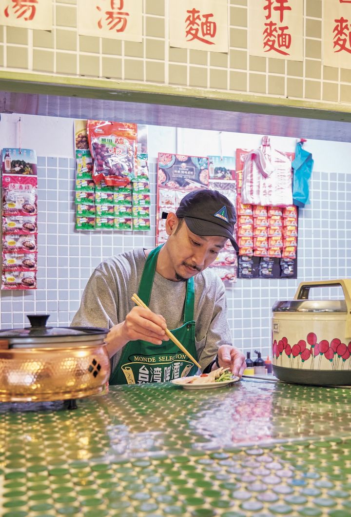 大塚〈マンション台北〉夜市の屋台気分でワシワシかっ込むプチ丼が旨い