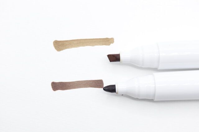 セリア 床や家具のキズを隠す油性補修マーカー