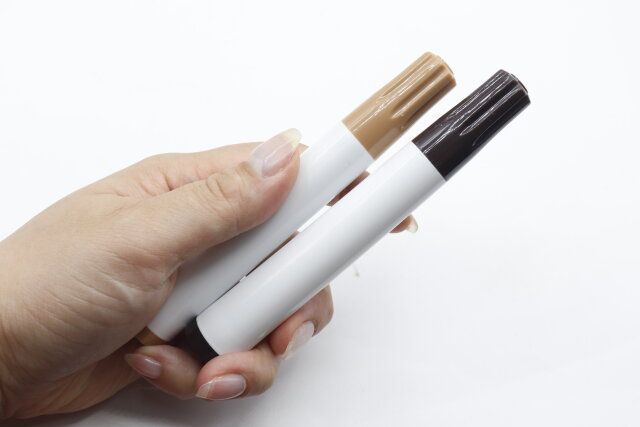 セリア 床や家具のキズを隠す油性補修マーカー ダークカラー ライトカラー