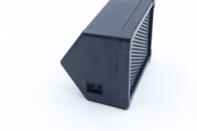 セリア ミニチュア モニタースピーカー コード挿し込み口