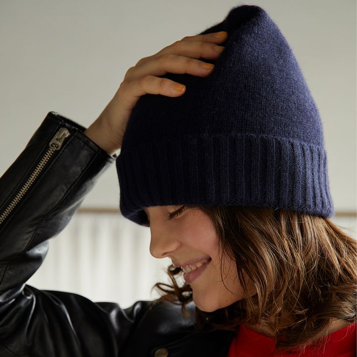 ニット帽のおしゃれな被り方をFUDGEが伝授！ニット帽によく似合うコーデ例も