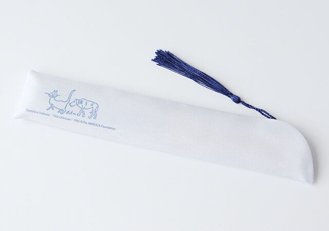 扇子をケースに収納