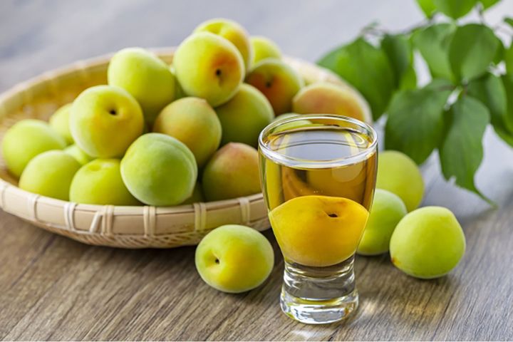 梅しごとの一つ「梅酒」