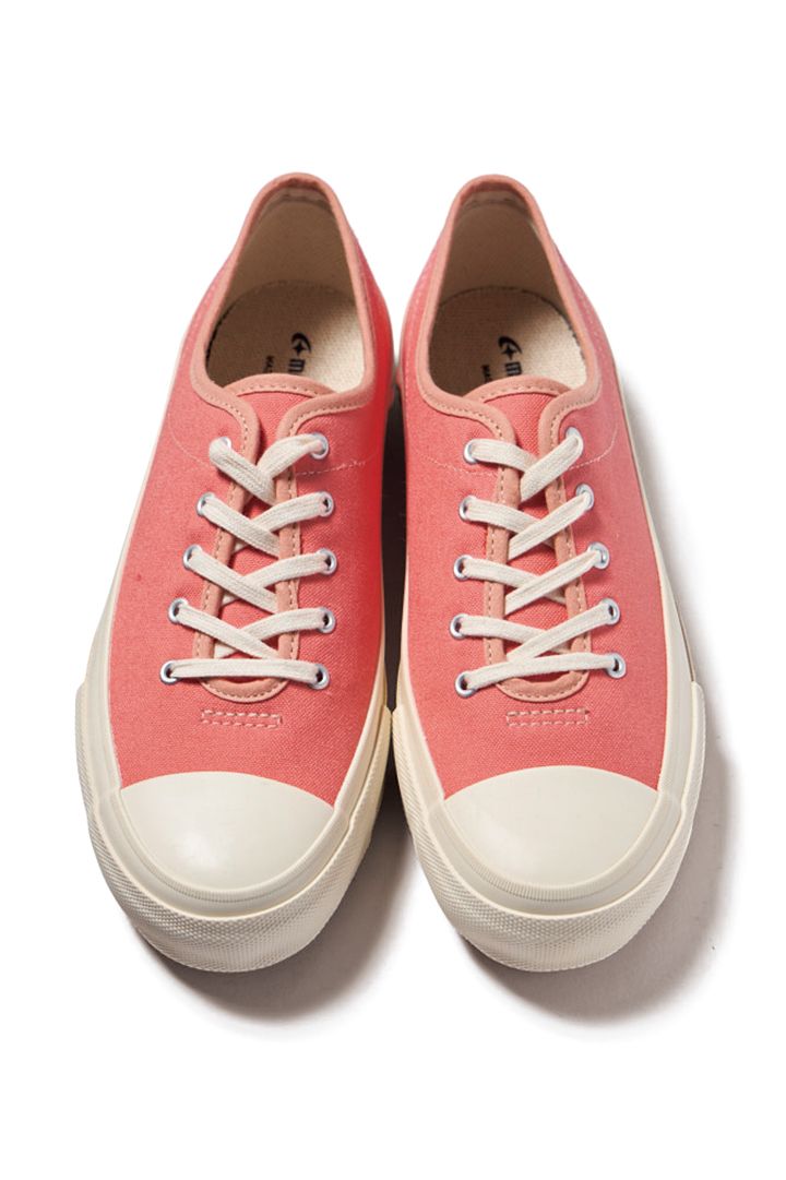 夏の足元を彩る！今すぐ欲しいカラースニーカー