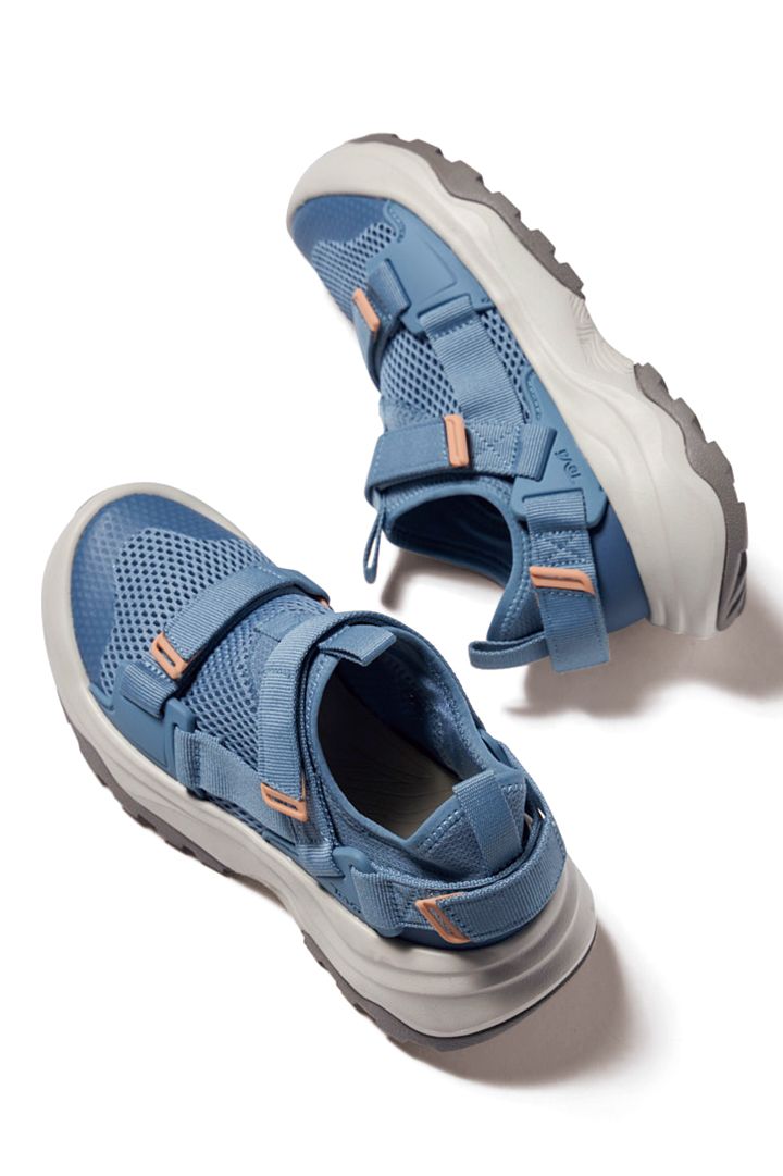 夏の足元を彩る！今すぐ欲しいカラースニーカー