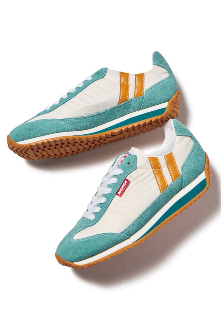 夏の足元を彩る！今すぐ欲しいカラースニーカー