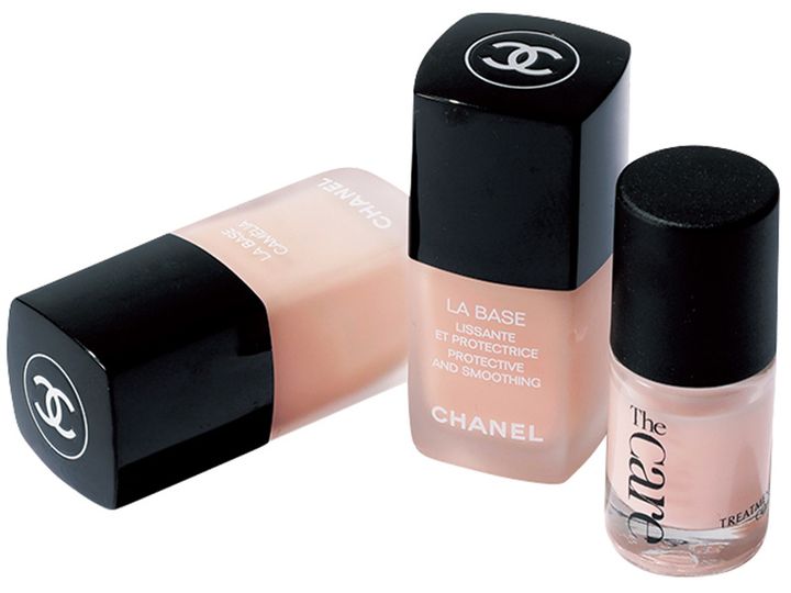 シャネルとThe careの乳白色ベースコート