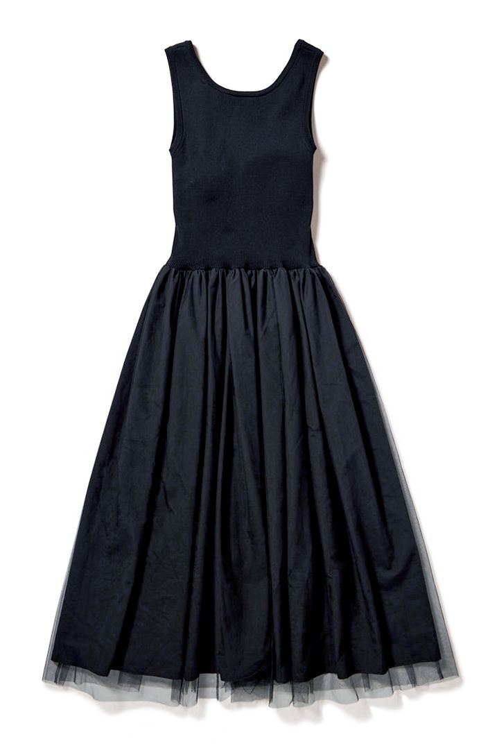 夏のマストアイテム、モノトーンワンピースと小物たち