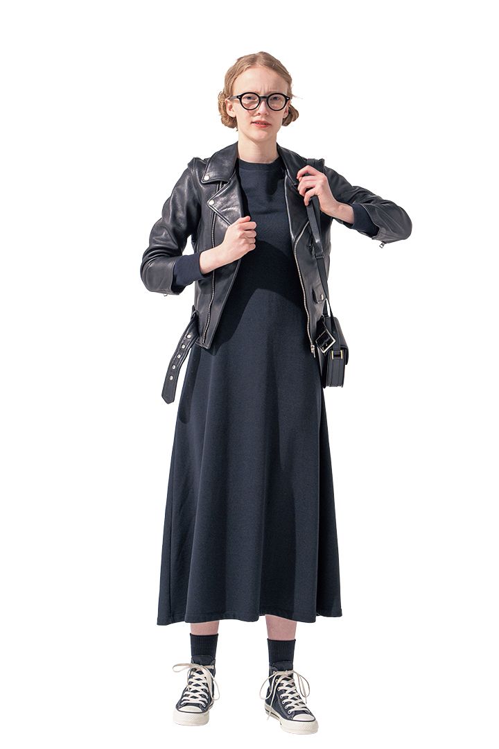 夏のマストアイテム、モノトーンワンピースと小物たち