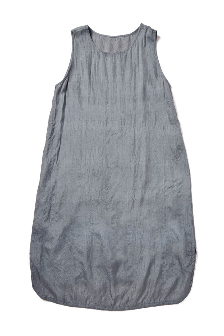 夏のマストアイテム、モノトーンワンピースと小物たち