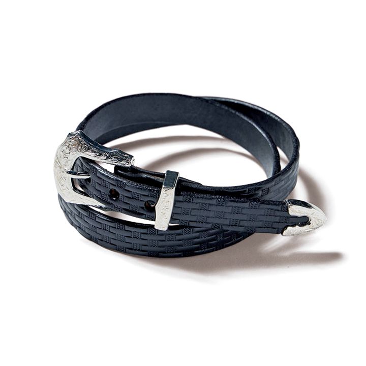 夏のマストアイテム、モノトーンワンピースと小物たち