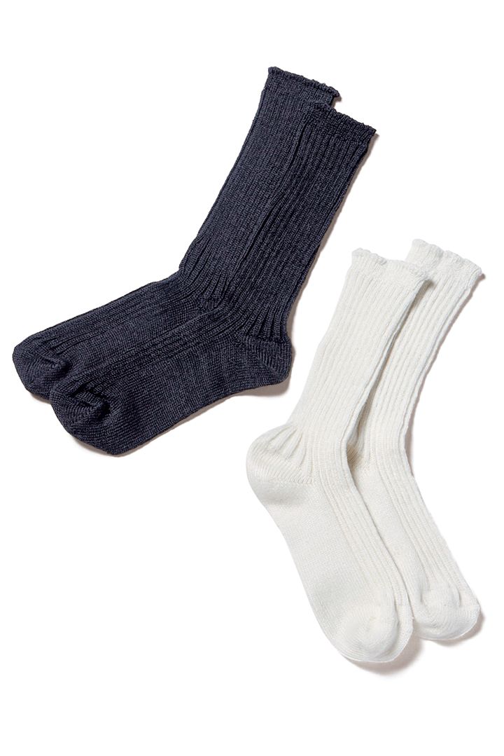 夏のマストアイテム、モノトーンワンピースと小物たち