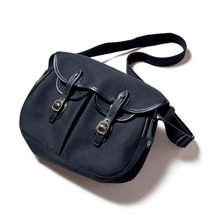 夏のマストアイテム、モノトーンワンピースと小物たち