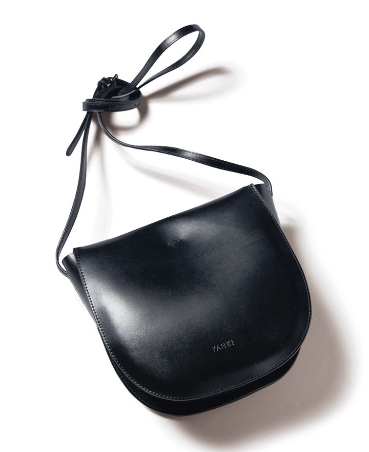 夏のマストアイテム、モノトーンワンピースと小物たち