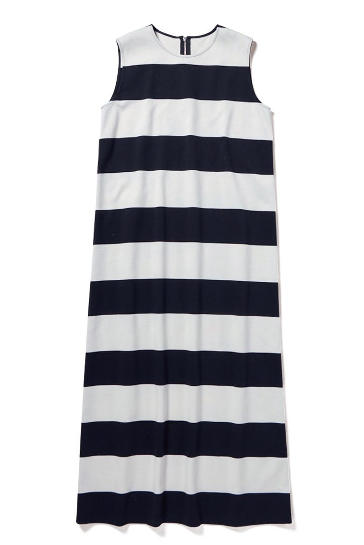 夏のマストアイテム、モノトーンワンピースと小物たち