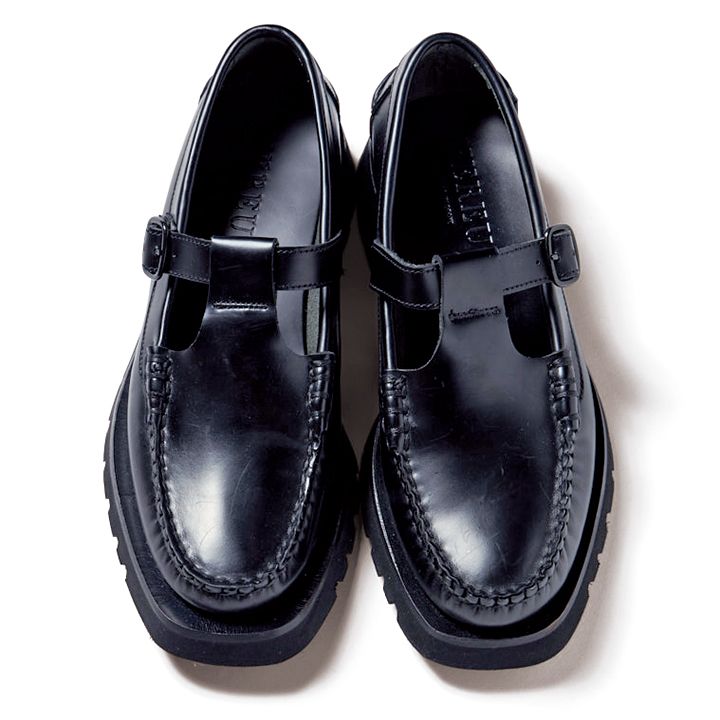 夏のマストアイテム、モノトーンワンピースと小物たち