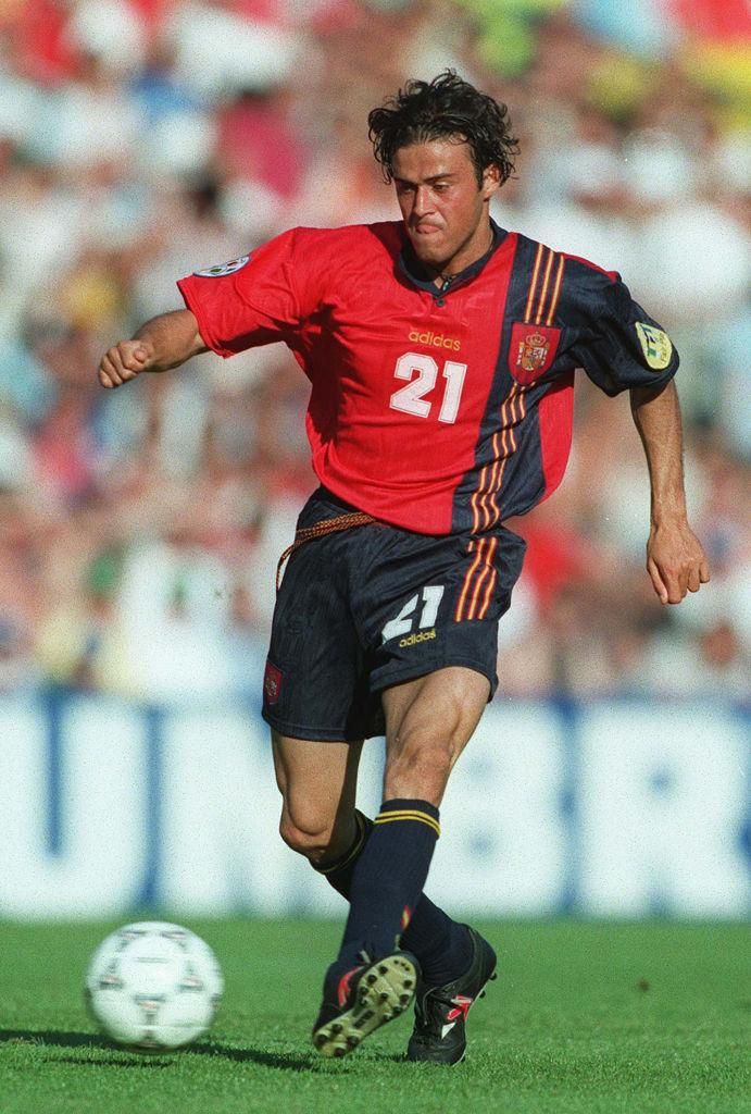 スペイン代表、歴史上「最も偉大な10名のミッドフィルダー」