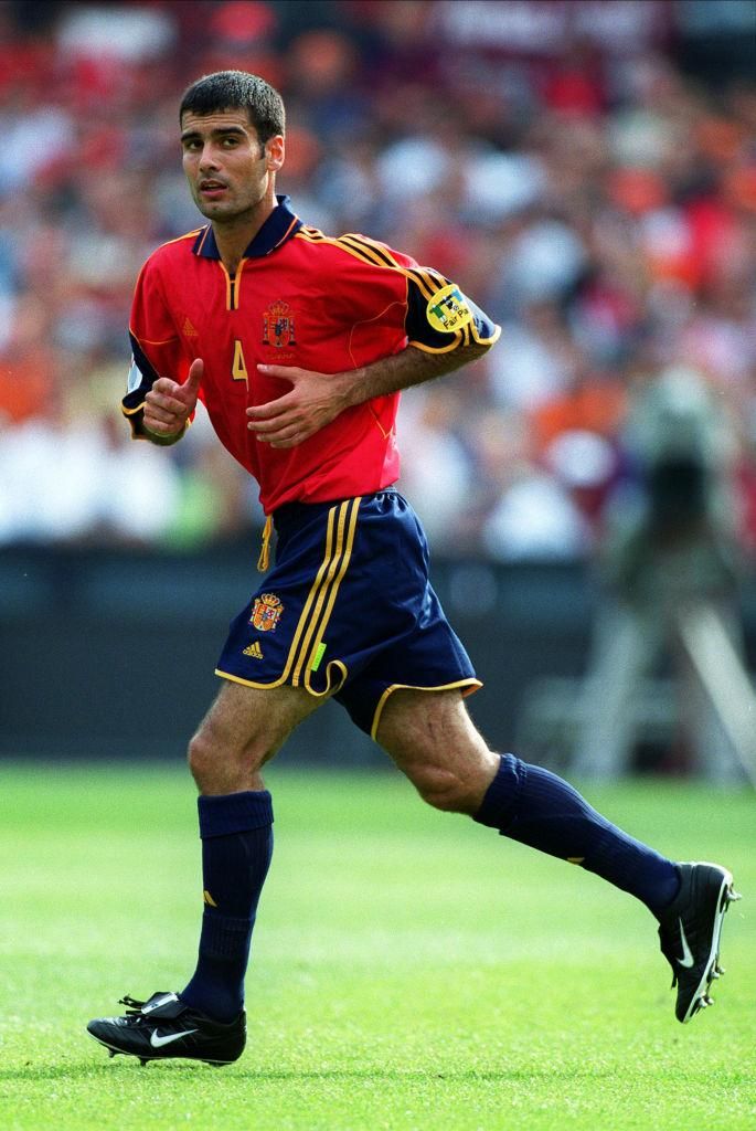 スペイン代表、歴史上「最も偉大な10名のミッドフィルダー」