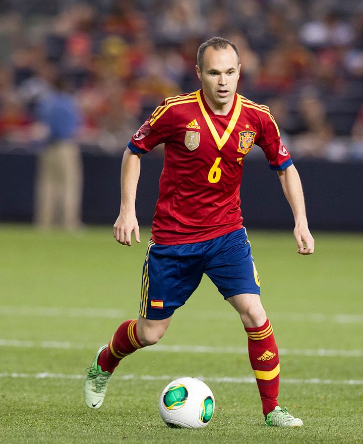 スペイン代表、歴史上「最も偉大な10名のミッドフィルダー」