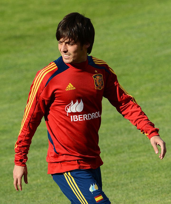 スペイン代表、歴史上「最も偉大な10名のミッドフィルダー」