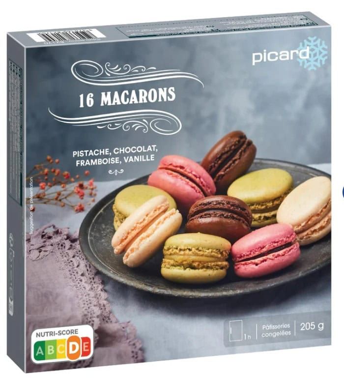 4種類のマカロン（チョコレート、フランボワーズ、バニラ、ピスタチオ）