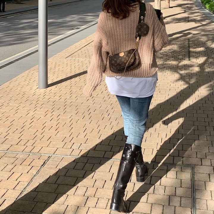 カジュアルコーデの女性