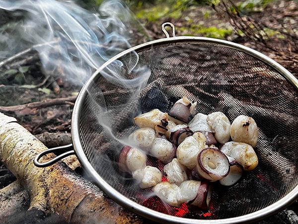 熾火の正しい使い方知ってる？意外すぎるやり方で作るキャンプ飯が最高すぎた…！
