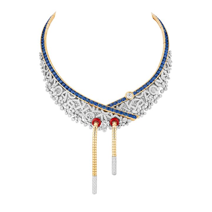 「セーター」ネックレス WG×YG×ダイヤモンド×サファイア×レッドラッカー ¥173,690,000（参考価格）／CHANEL