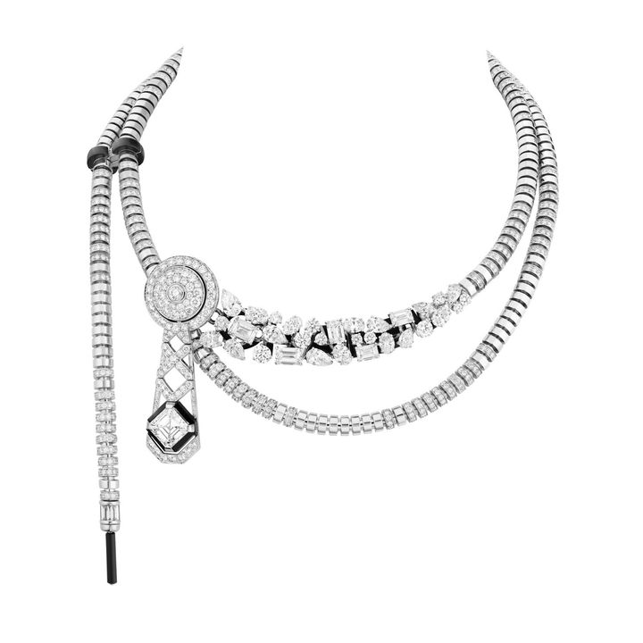 「ゴールド スライダー」ネックレス WG×ダイヤモンド×オニキス×ブラックラッカー（スライダーパーツは可動式で、留める位置を変えることで、二重とロングネックレスの２通りの纏い方が可能）¥442,090,000（参考価格）／CHANEL