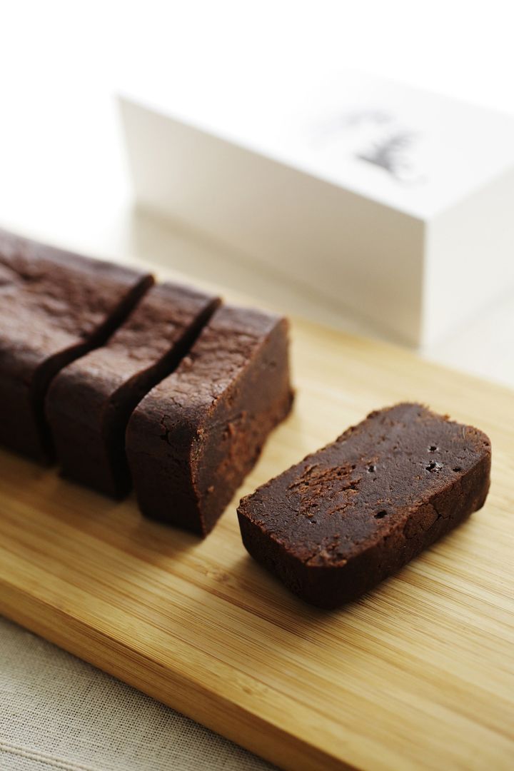 「あずきとカカオのフォンダン」¥4,104。そのまま食べるのはもちろん、生クリームや果物を添えて、また暑い時期にはアイスと一緒に食べても美味！