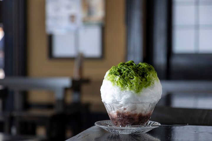 旧軽井沢銀座の歴史ある甘味処「ちもと総本店」で味わう天然氷の和風かき氷