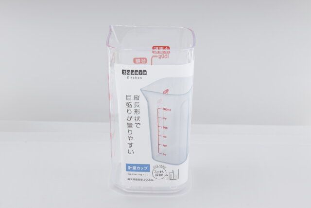 ダイソーのSK 計量カップのパッケージ